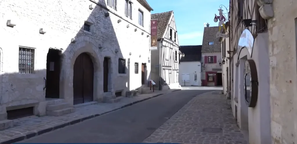 Rues de Provins, ville située sur l'itinéraire Sud autour de Paris